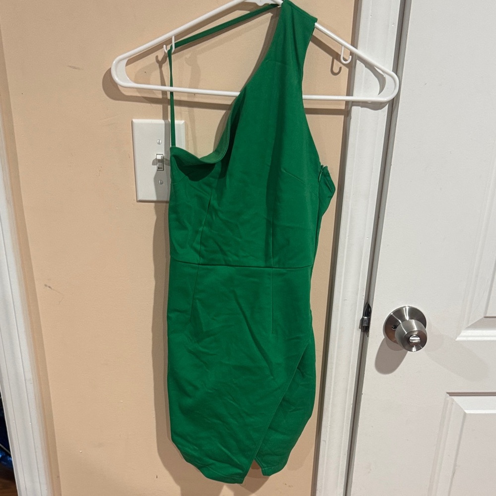 superdown Green One-Shoulder Mini Dress